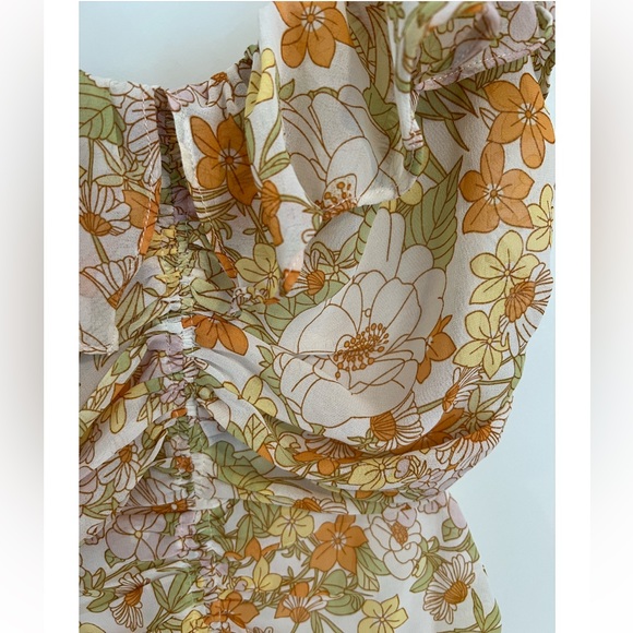 ASTR THE LABEL DEVEREAUX CUTOUT FLORAL DRESS - Picture 5 of 5